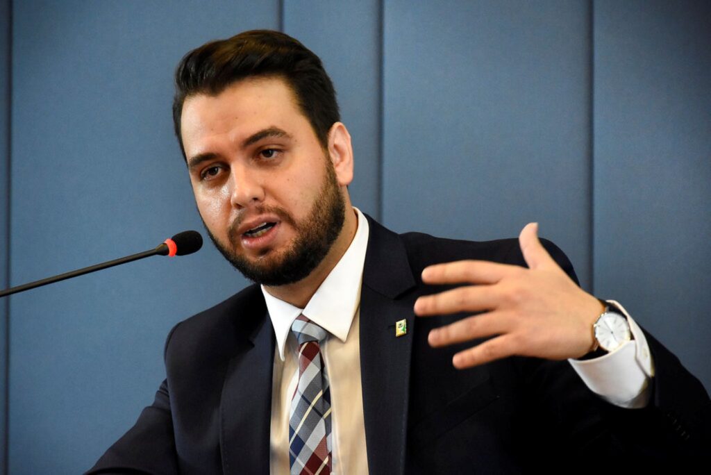 Moraes Exige Explicações da PF Sobre Viagem de Ex-Assessor