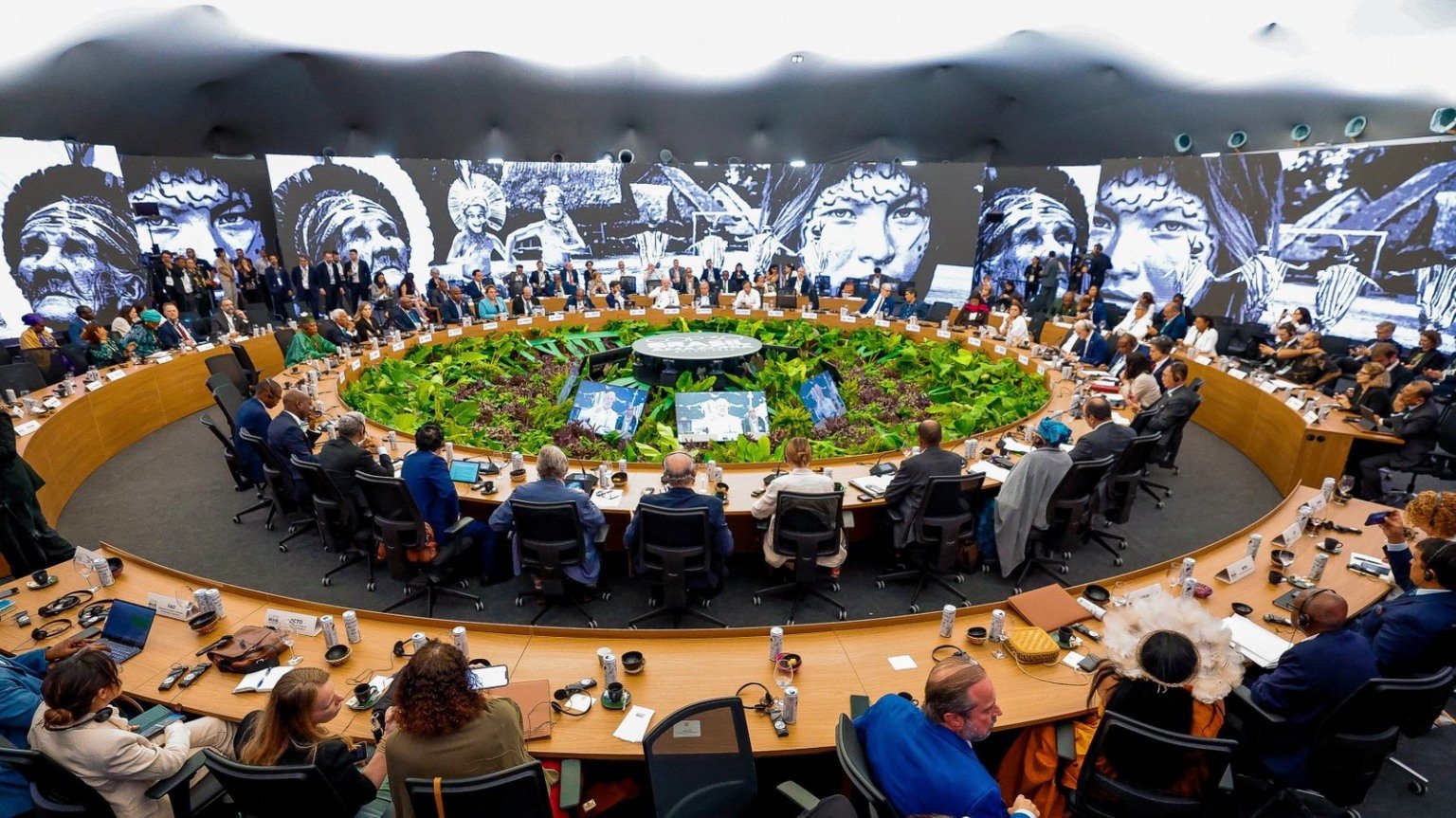 Cúpula do Clima: Líderes Globais Discutem Acordo de Paris e Financiamento Climático em Belém