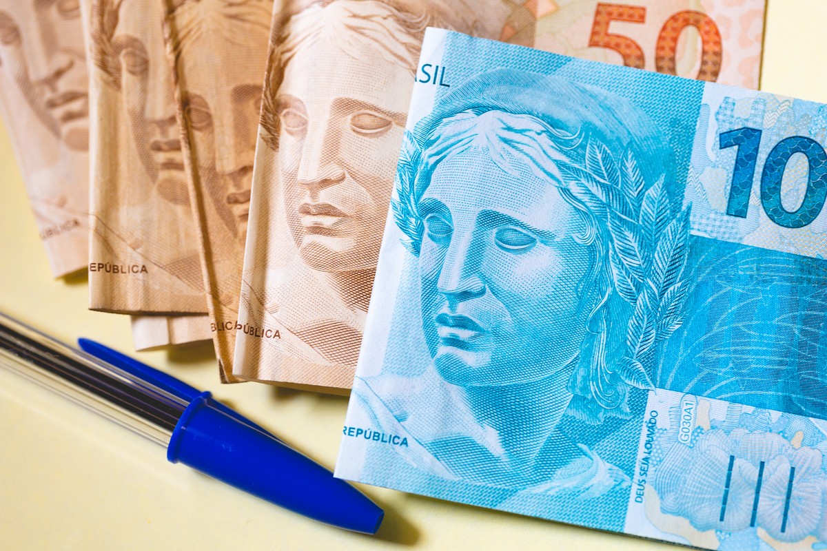 Emprego Aquecido: 13º Salário Impulsiona Economia Brasileira com R$369,4 Bilhões