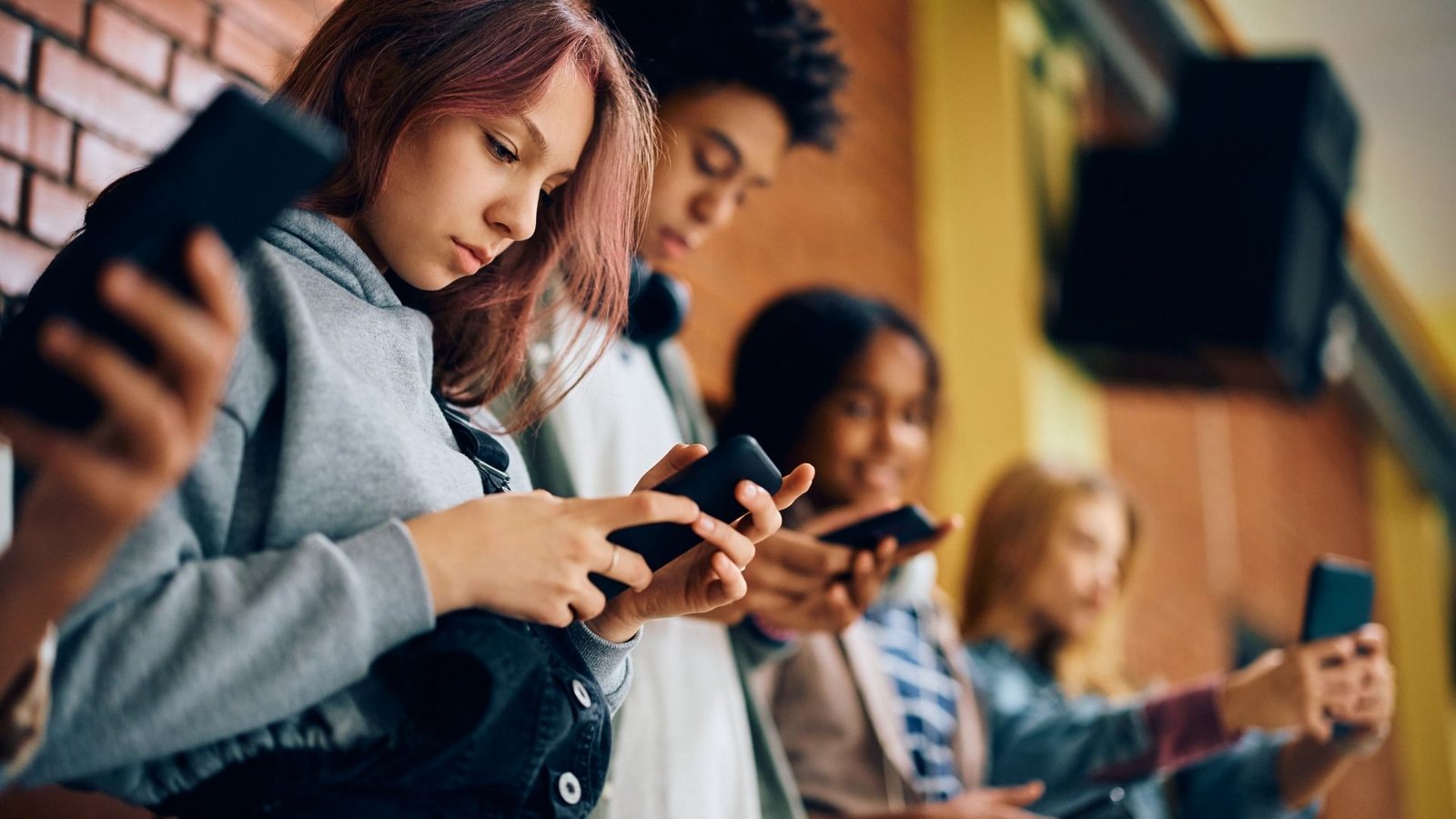 Celulares e Adolescentes: estudo alerta para riscos de depressão