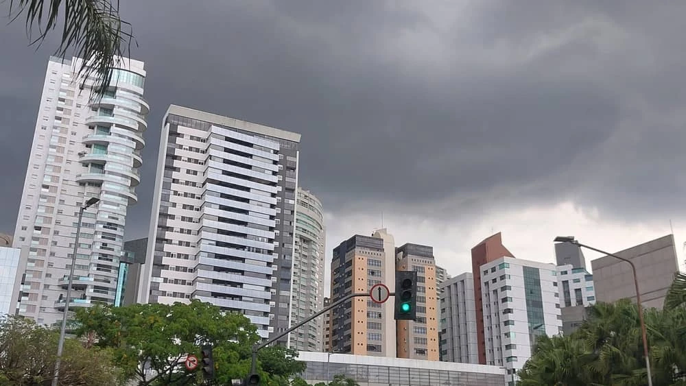 Tempestade e Granizo Ameaçam Mais de 1,2 Mil Cidades no Brasil