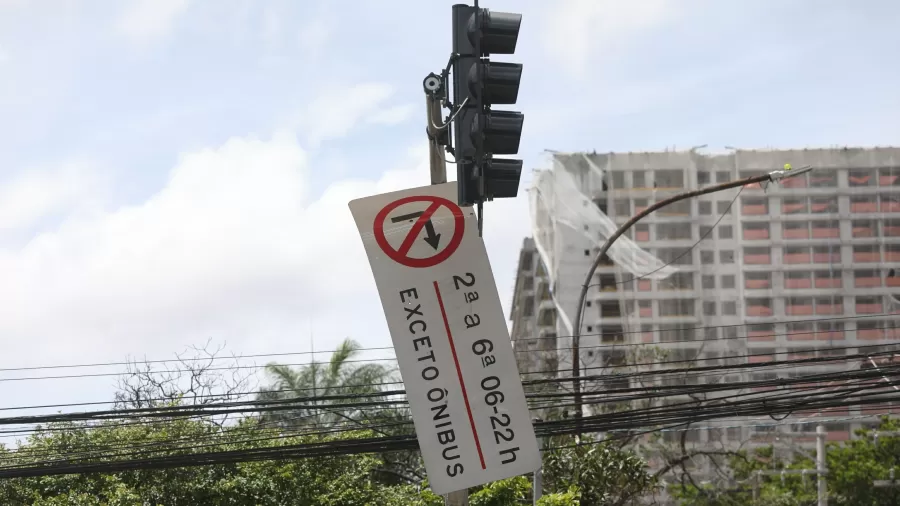 Vento sem chuva: entenda o fenômeno que causou ruína em SP