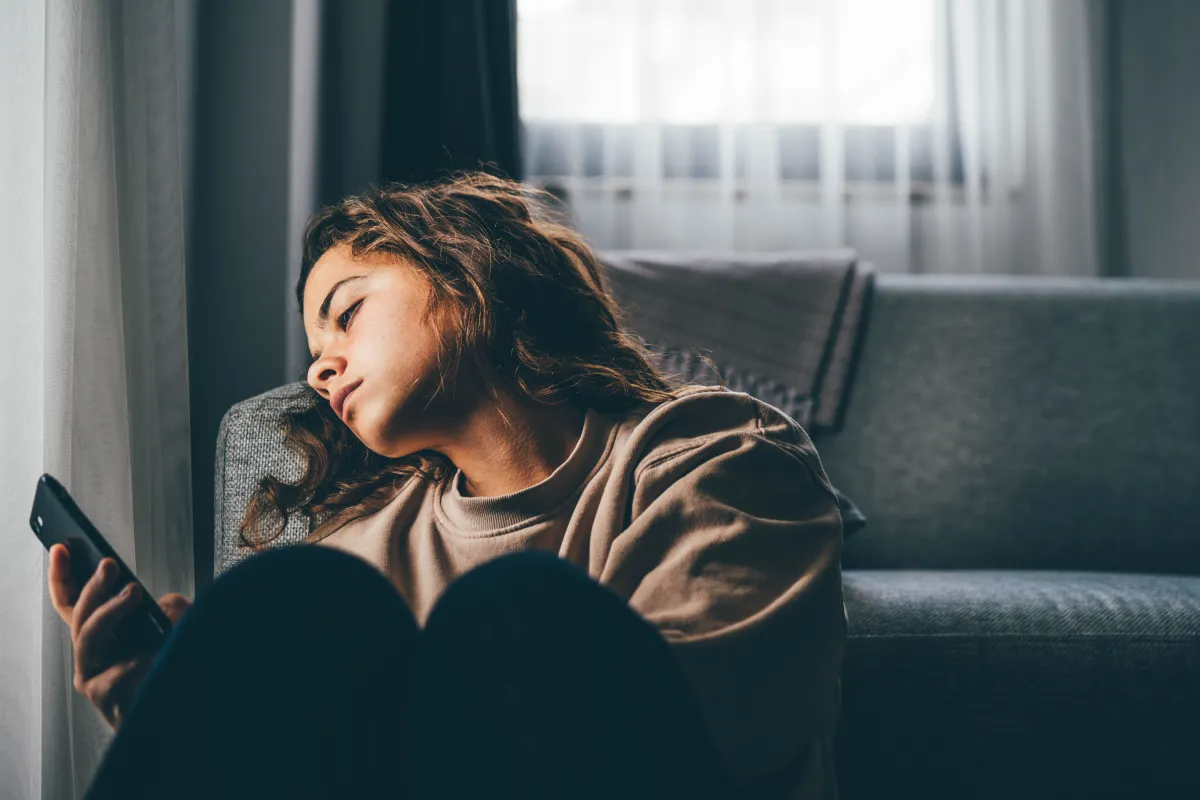 Brasileiros Trocam Ócio por Celular e Sentem Impacto Negativo