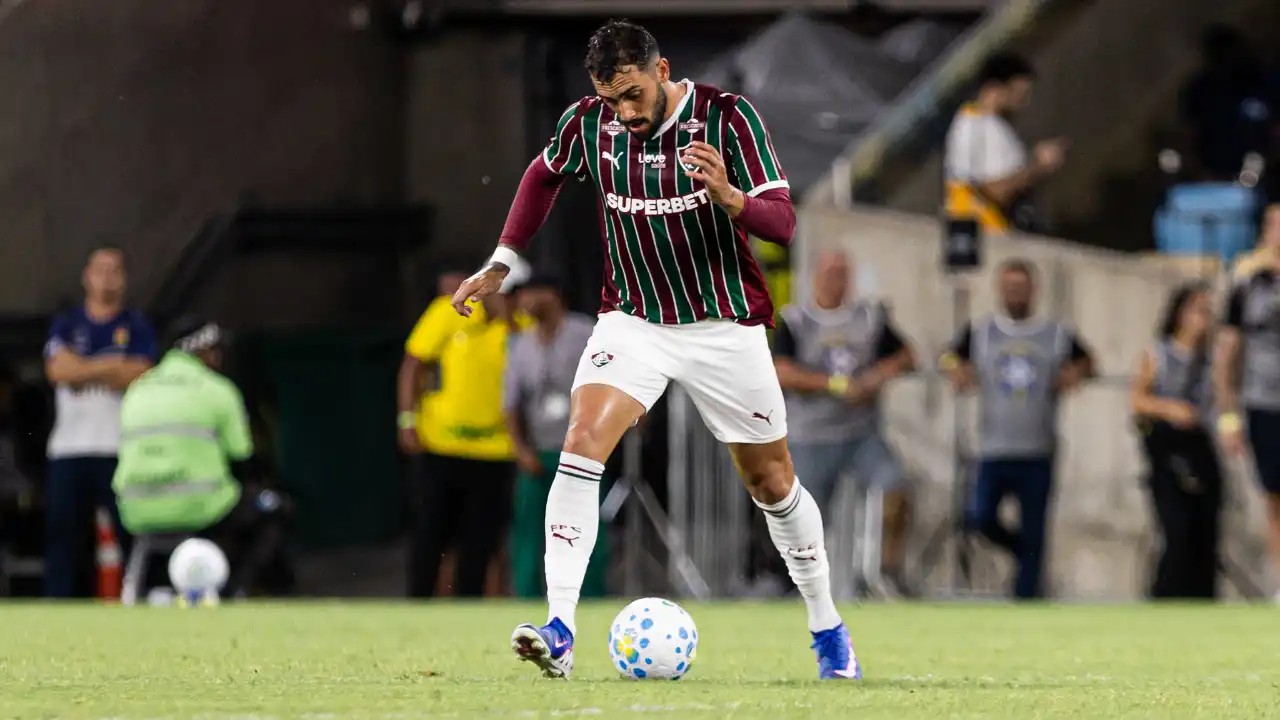 Técnico Zubeldía do Fluminense aborda desempenho de Freytes