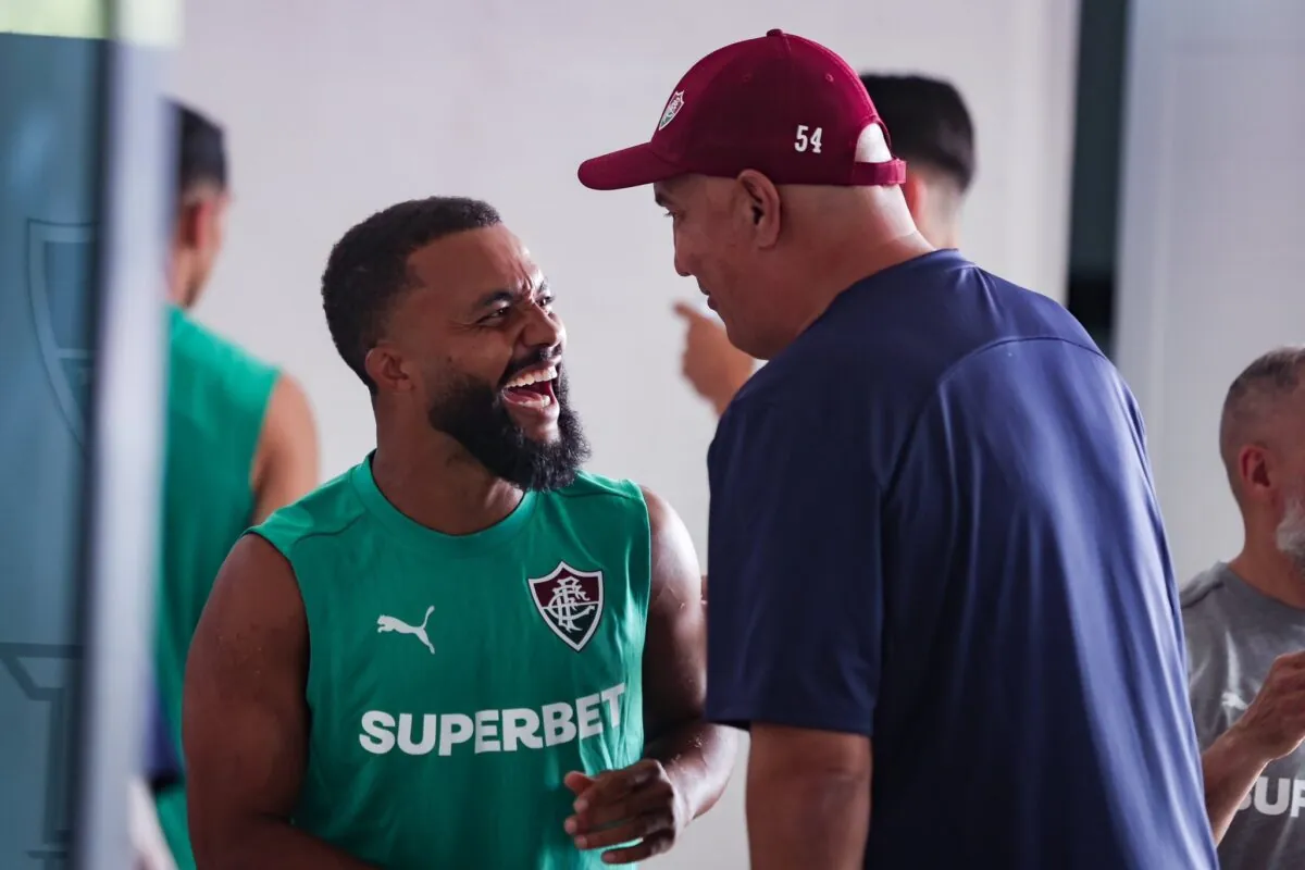 Samuel Xavier renova com Fluminense e promete dedicação
