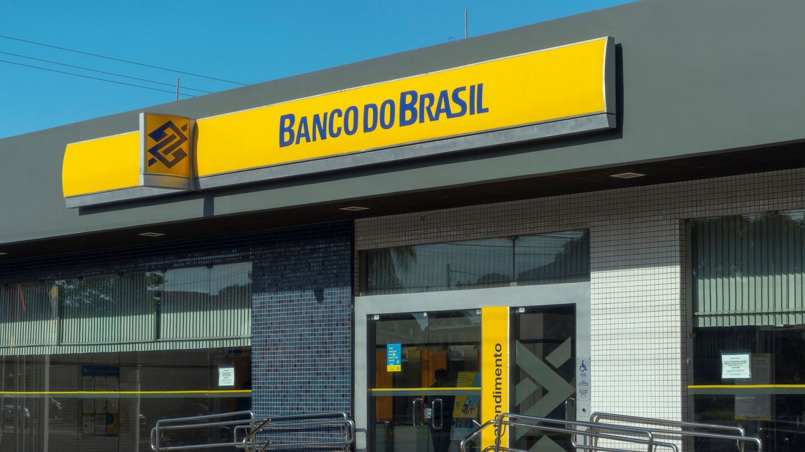 Banco do Brasil avalia entrada em operadora móvel própria