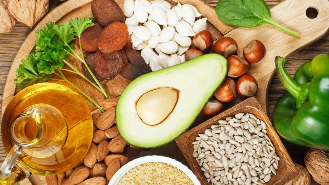 O “ouro” da juventude: a vitamina associada ao envelhecimento mais lento e à saúde da pele