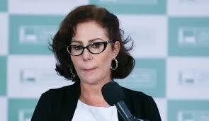 Defesa de Zambelli alega violação de direitos humanos em prisão