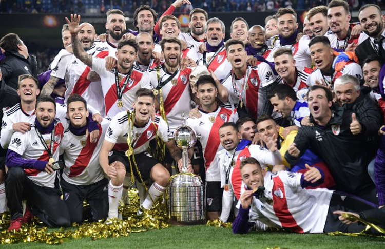 River Plate afunda em crise com nova derrota e Viña é barrado