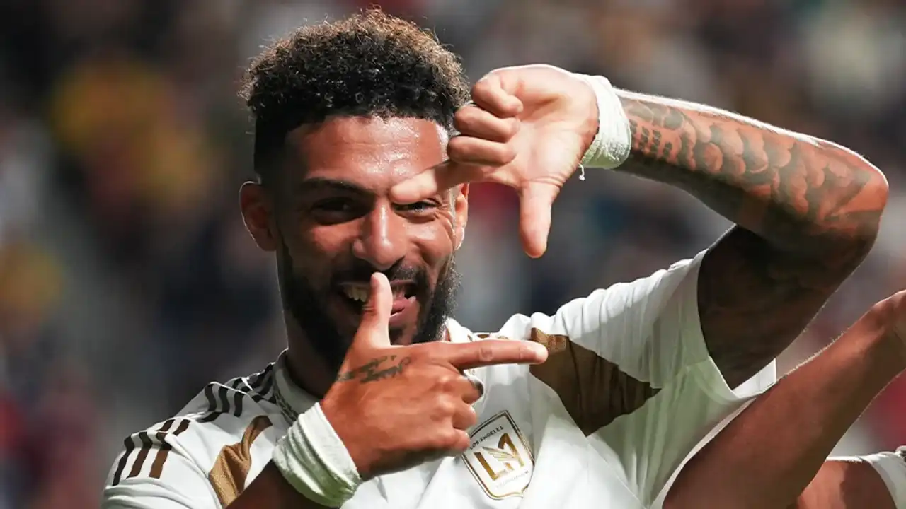 Torcida do Fluminense intensifica pedido por Denis Bouanga após fala de Montenegro