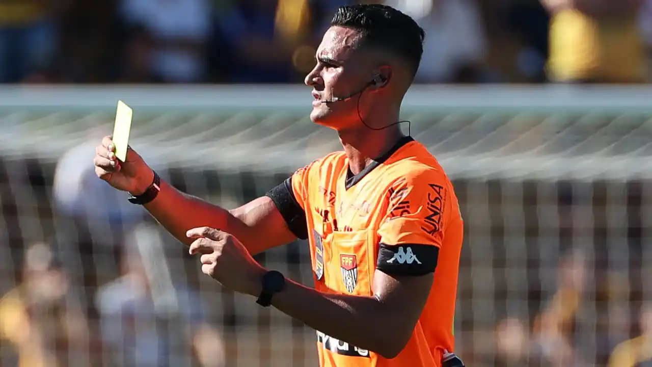 Fluminense e Athletico-PR: CBF define arbitragem para confronto no Maracanã