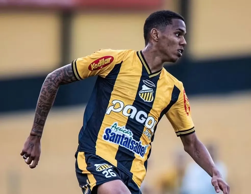 Botafogo e Fluminense Desistem de Contratar o Zagueiro Dantas