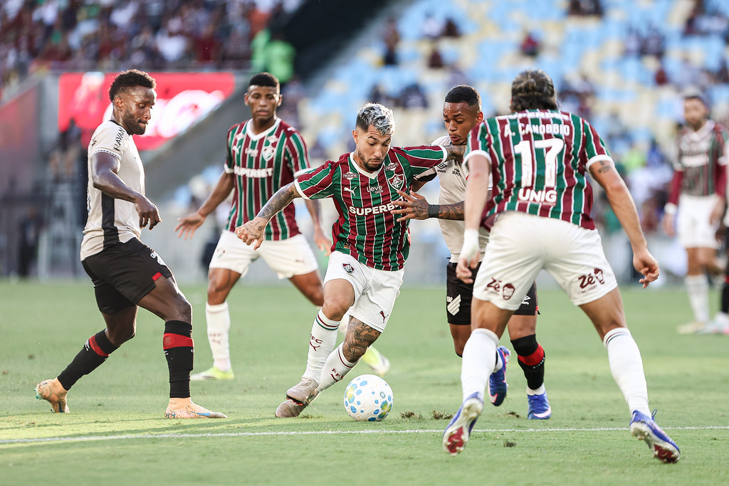 Acosta Brilhou e a Torcida do Flu se encanta com atuação do Jogador