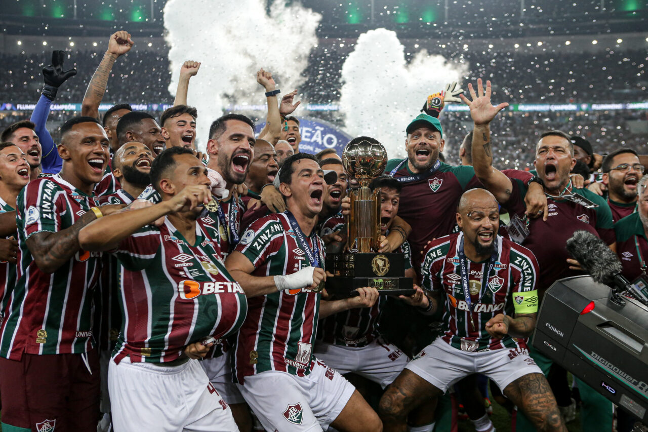 Jogadores do Flu comemorando título e agora vai rumo ao quinto título
