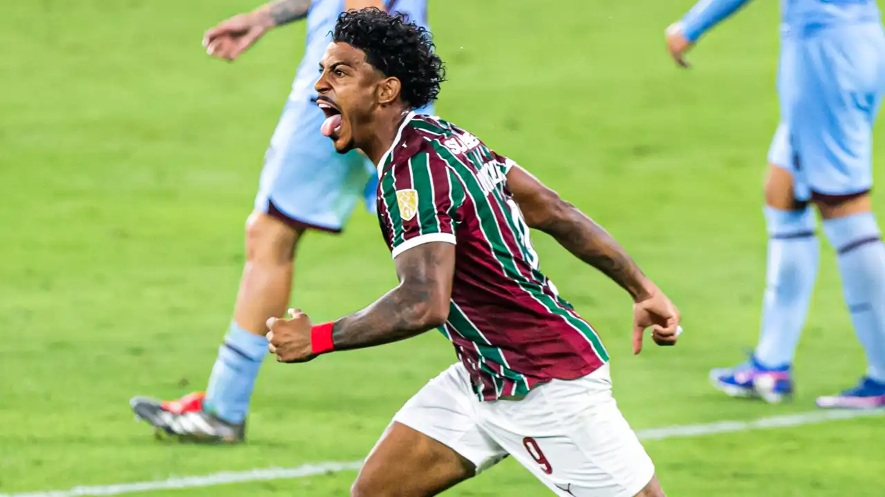 John Kennedy Foca no Fluminense Apesar do Interesse Europeu