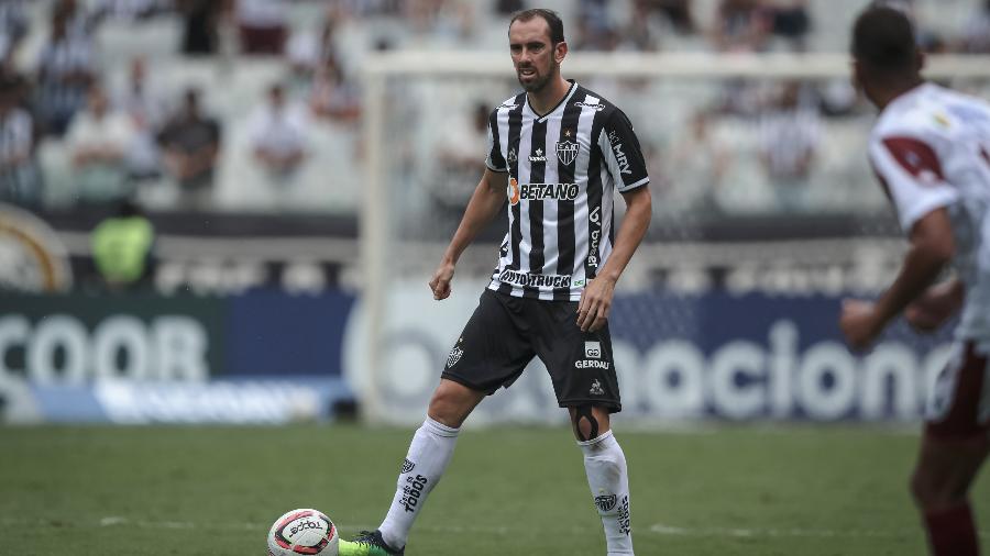 ex-zagueiro uruguaio Diego Godín elege Thiago Silva como melhor zagueiro mundial